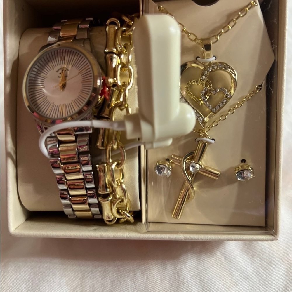 Beverly Hills Polo Club watch and jewelry set